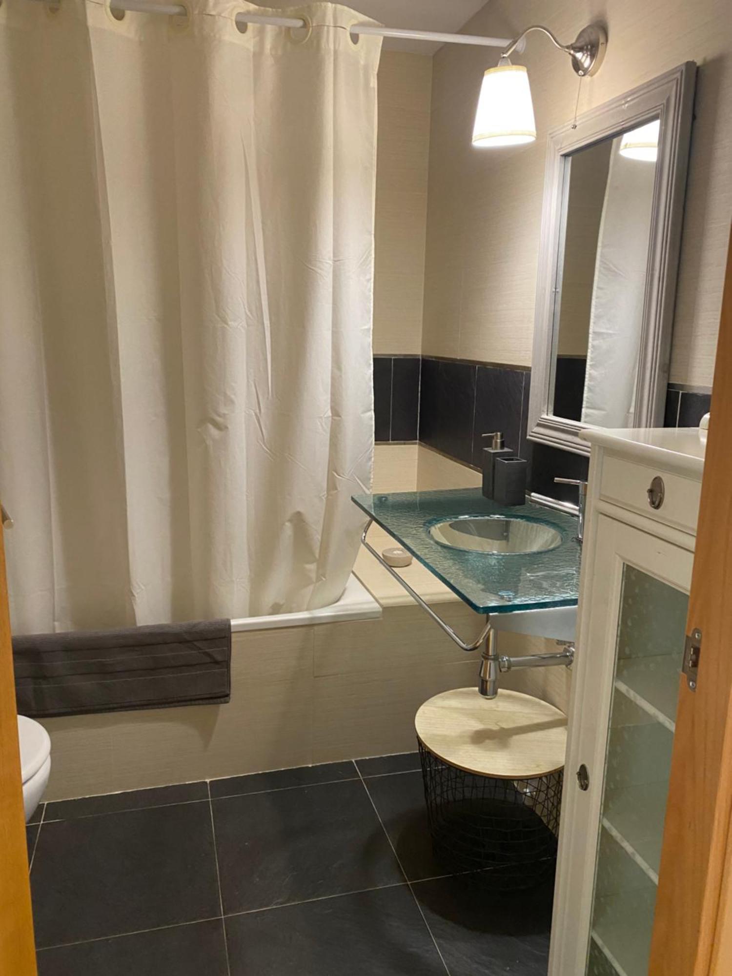 Valencia D'Aneu Apartament Hug Roger מראה חיצוני תמונה
