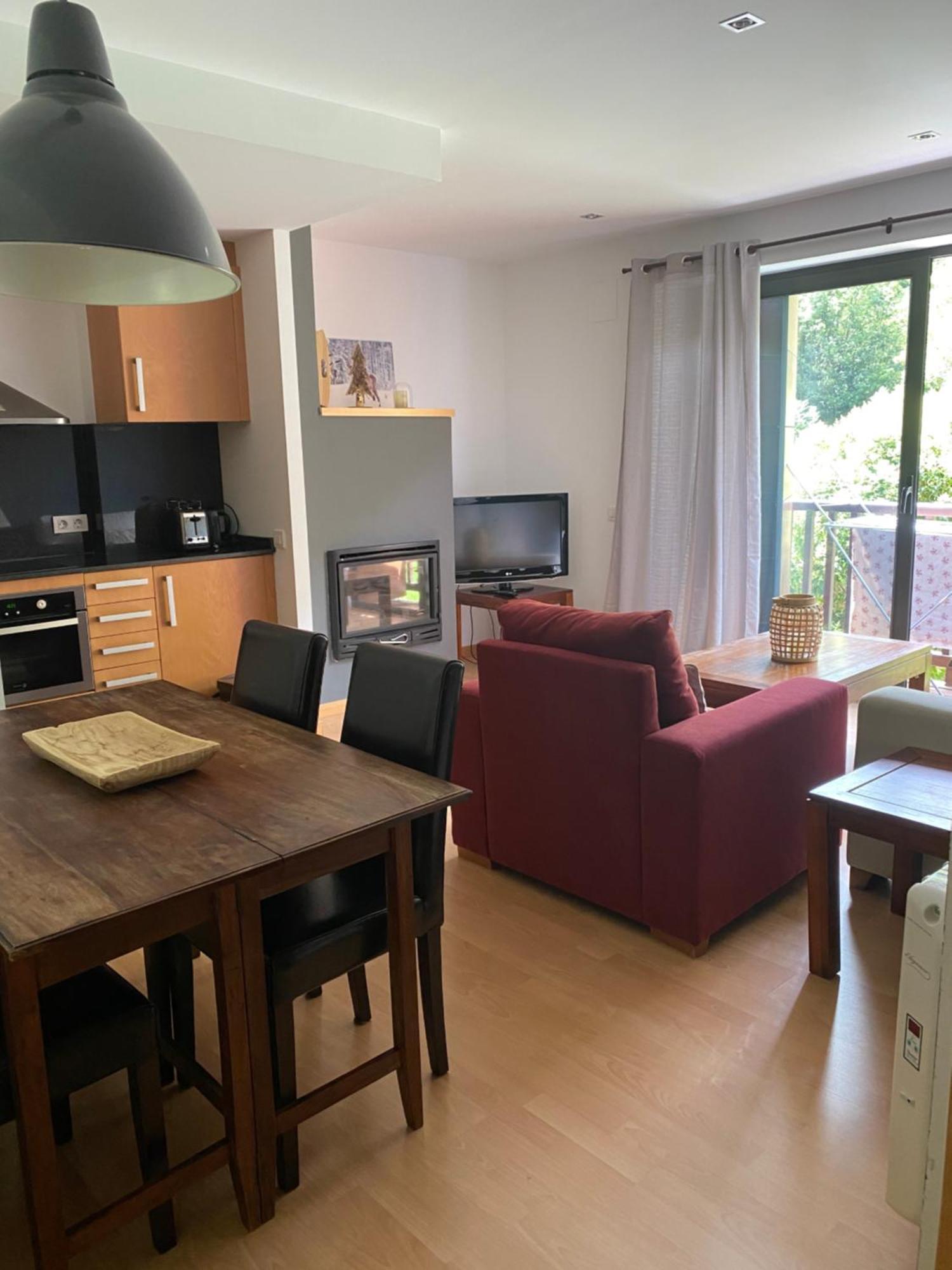 Valencia D'Aneu Apartament Hug Roger מראה חיצוני תמונה