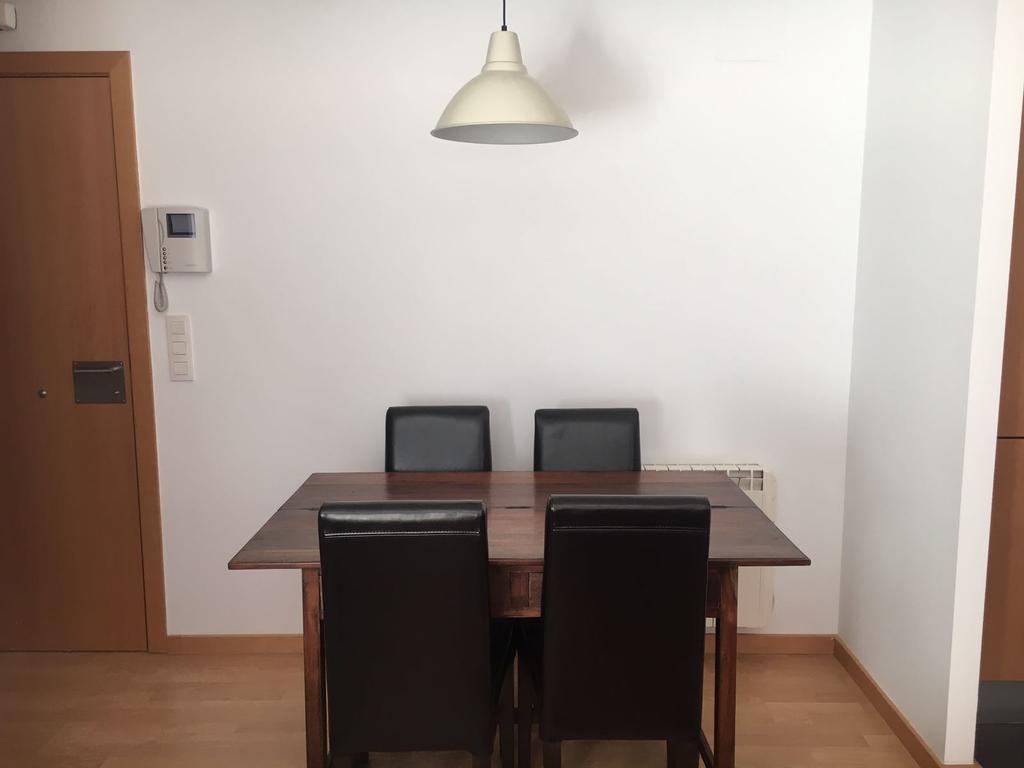 Valencia D'Aneu Apartament Hug Roger מראה חיצוני תמונה