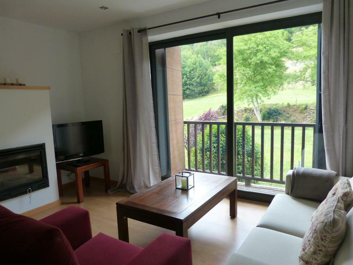 Valencia D'Aneu Apartament Hug Roger מראה חיצוני תמונה