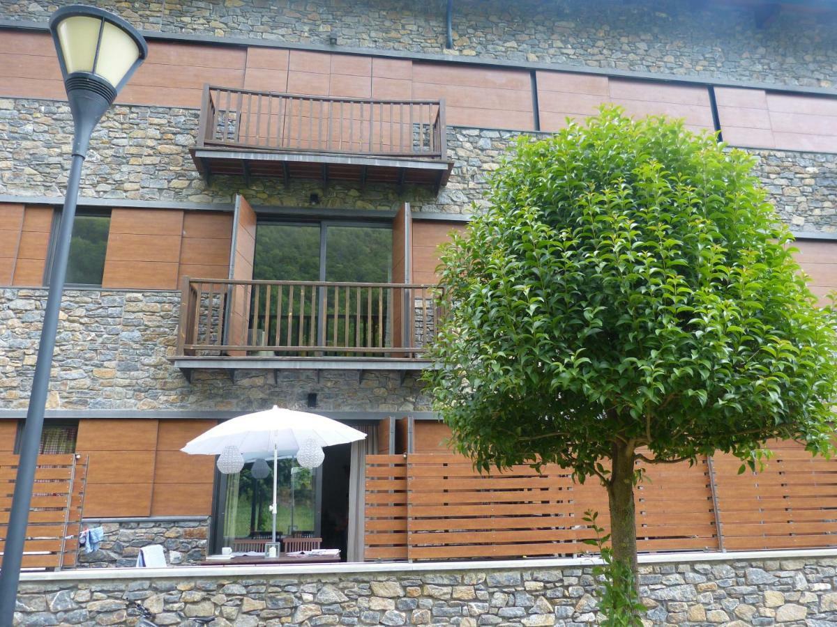 Valencia D'Aneu Apartament Hug Roger מראה חיצוני תמונה