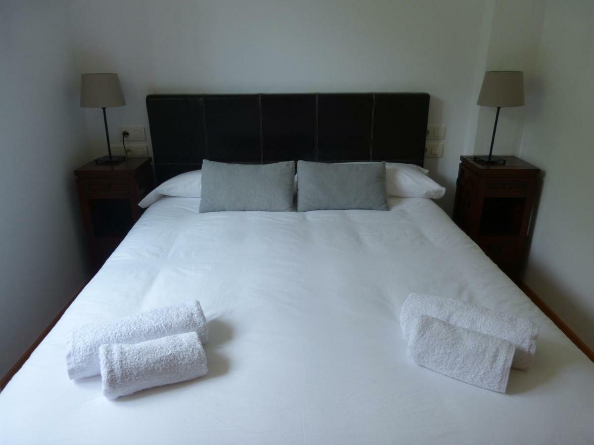 Valencia D'Aneu Apartament Hug Roger מראה חיצוני תמונה